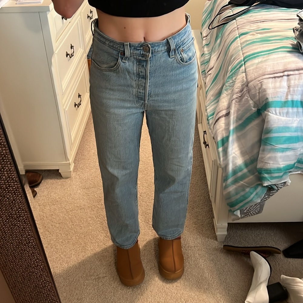 size 28 rib cage Levi’s